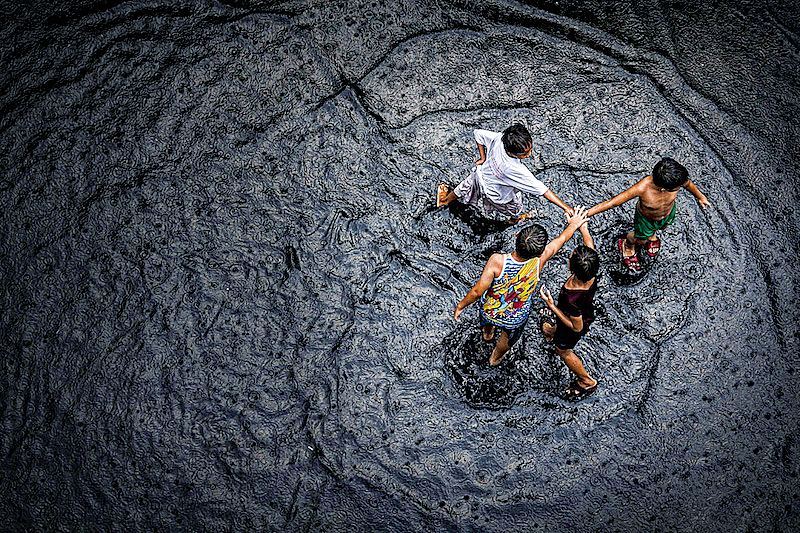 Tips Fashion Hijab Saat Musim Hujan