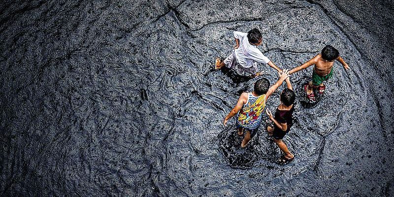 Tips Fashion Hijab Saat Musim Hujan